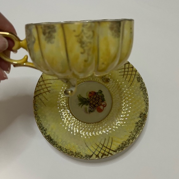 Vintage Yellow Gold Fluted  Tea Cup And Saucer Fruit 3 Legged Cup Made In Japan - Picture 3 of 8